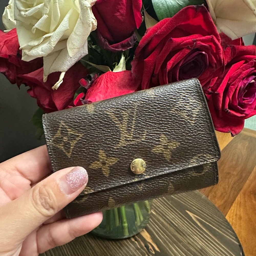 💥SOLD💥 Louis Vuitton classic 6 Keyholder